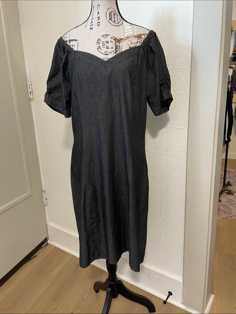 Black Off-Shoulder Midi Dress with Sweetheart Neckline